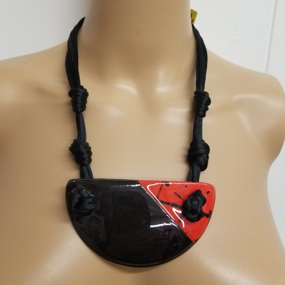 VINTAGE ARTISTIC STATEMENT BLACK & RED PENDANT & SILK CORD NECKLACE - Picture 1 of 6